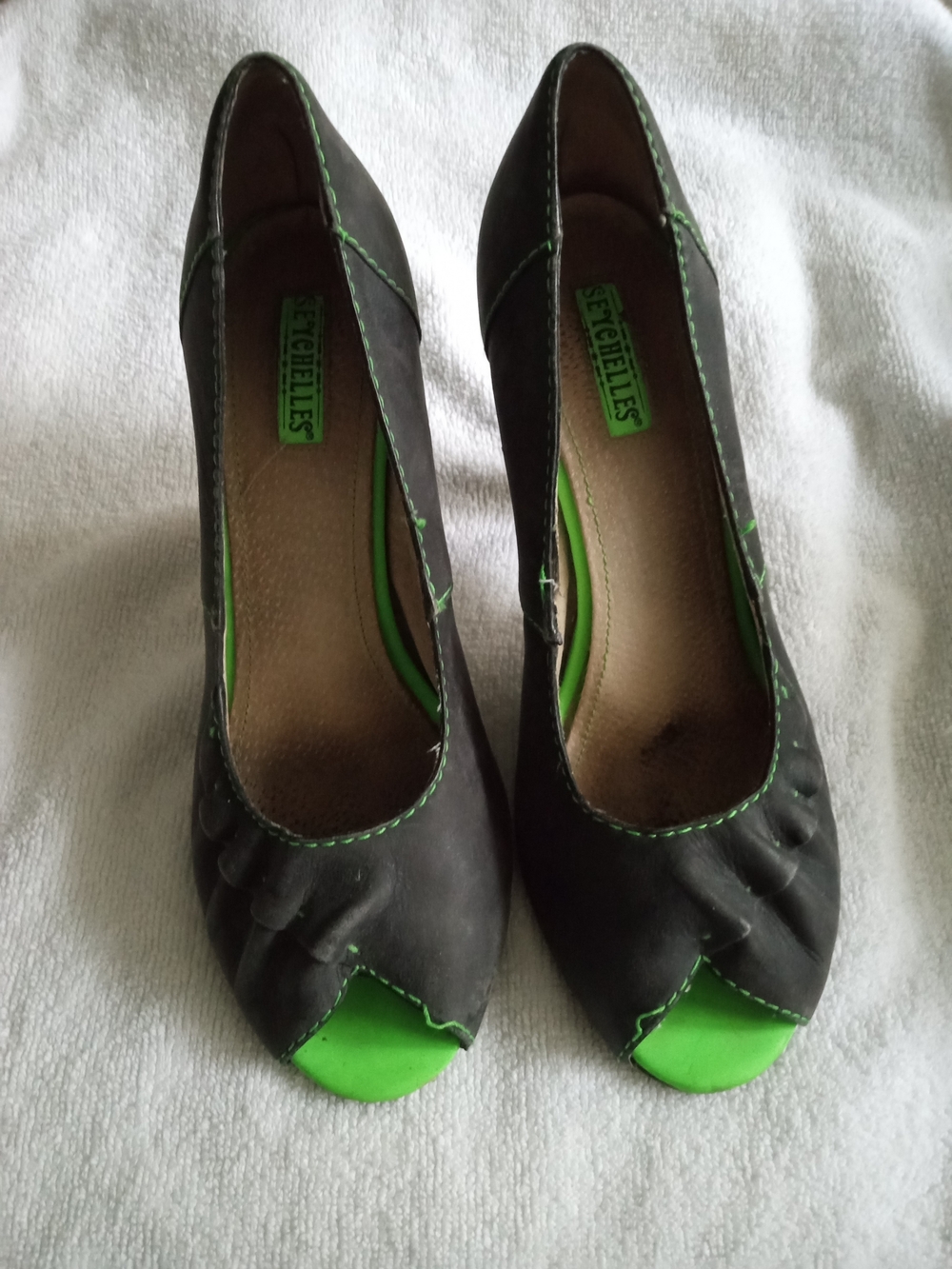 Seychelles Charcoal Ruched Peep-Toe Heels with Bright Green Accents